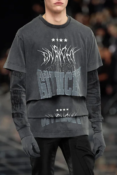 Look 10